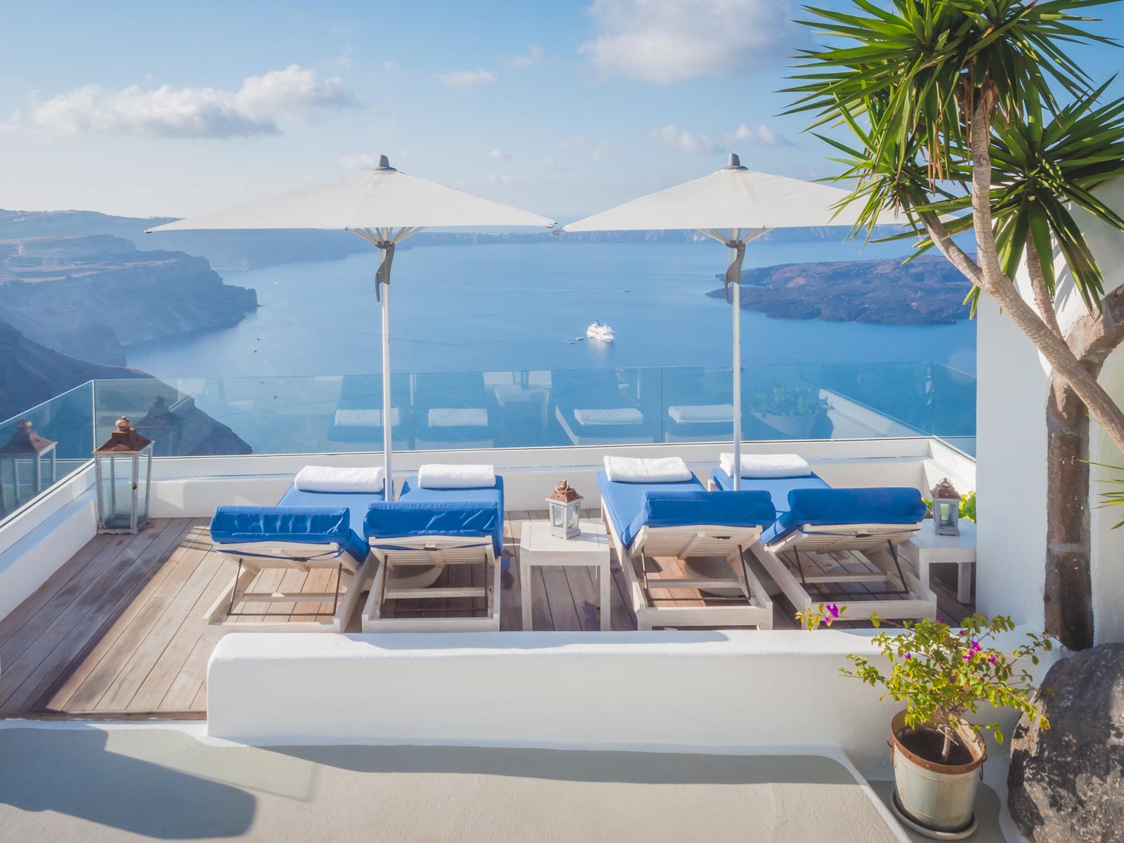 Best Cave Hotels in Santorini - Ultimate Luxury Vacation